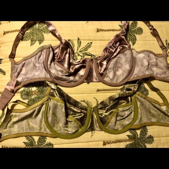 2 beautiful bra’s by Victoria’s Secret in size 34D - Picture 2 of 2